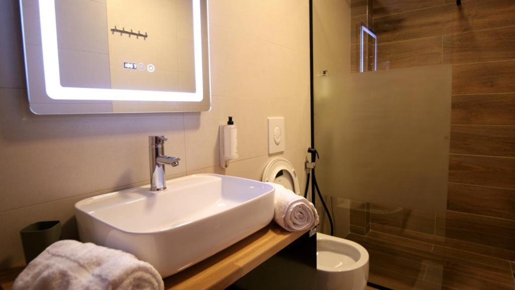 Koni'S Studio Apartments Tiranë Eksteriør bilde